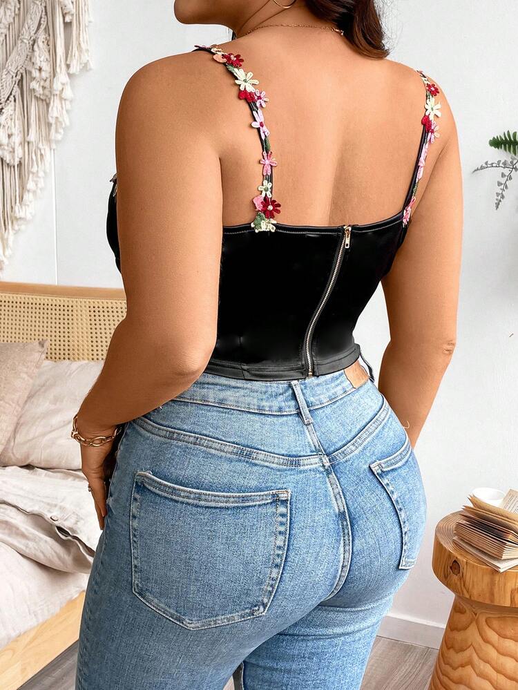 Plus Size Floral Detail Slim Fit Cami Top With Round Neck