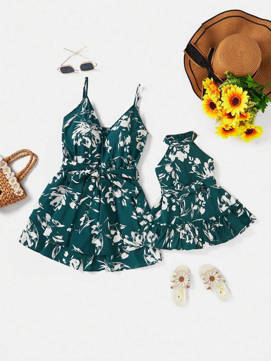 SHEIN Baby Girl Leaf Print Halter Neck Sundress, Summer Vacation - Green - View 1