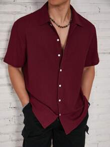 Manfinity Hypemode Camisa de manga corta con textura de hombre, camisa rojo borgoña para hombre