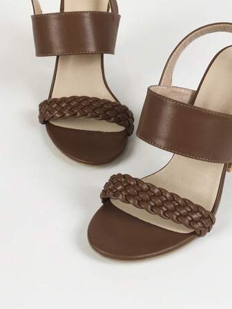 Kvinnors Fashionabel Enkel Vintage Vävd Enkel Brunt Ankelrem Högklackad Sandaler