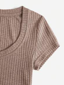 SHEIN EZwear 針織v領紋理短袖短款上衣 - 卡其色 - 查看 3