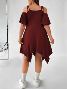 Flirla Plus Size Váy Cami viền bất đối xứng màu trơn - Màu Đỏ Sâu - Xem 2