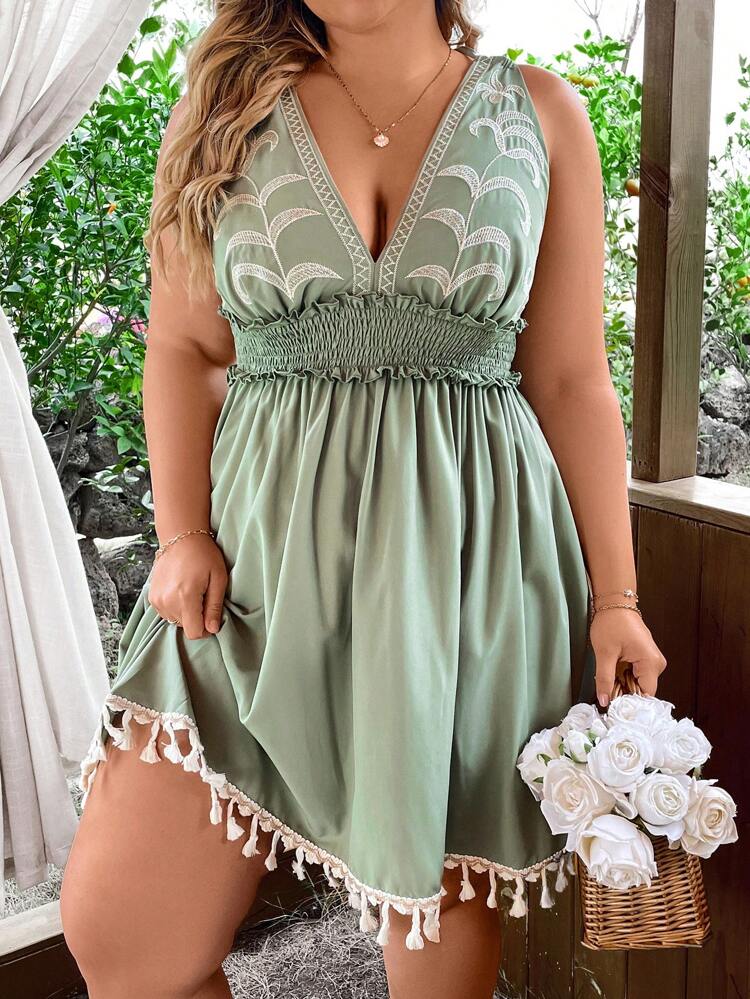 Plus Size Women's Floral Embroidery V-Neck Waist Cinch Sleeveless Dress