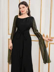 Al Najma Kleid Mit Bestickten Details, Gespaltenen Ärmeln Und Eingeklemmter Taille - Schwarz - Übersicht 4