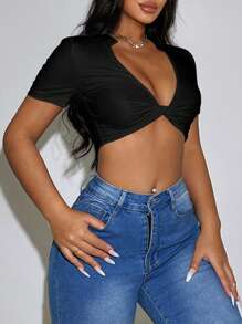 Zolique Solid Color Twist Front Cropped T-Shirt With Notched Neckline, Slim Fit - Black - View 5