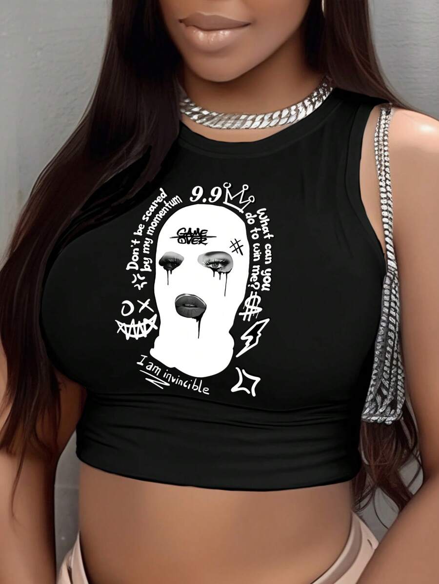 Slaydiva Top corto de ajuste ajustado con estampado de eslogan de figura enmascarada casual, adecuado para mujeres en verano - Negro - Ver 1