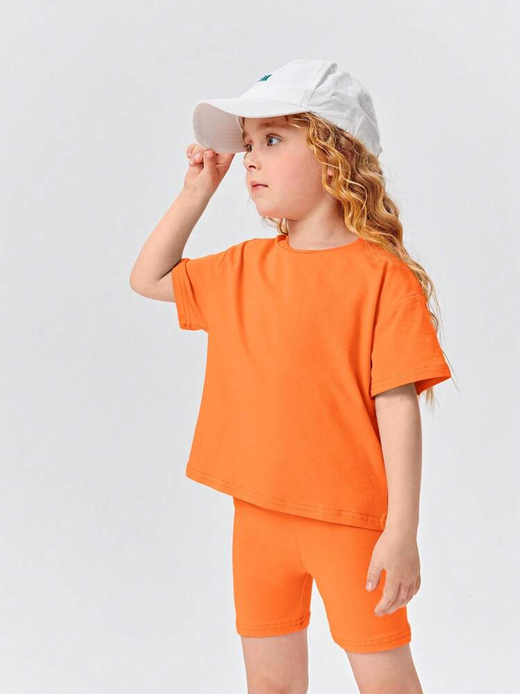 SHEIN Conjunto cómodo informal para niña joven con camiseta de unicolor de cuello redondo y mangas cortas y pantalones cortos - Naranja - Ver 1