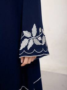 Al Najma 女士拼接植物印花波浪袖謙遜全長阿巴雅裙 - 藏蓝色 - 查看 6