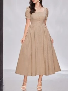 Modelyn Của phụ nữ Cổ vuông Ngắn Ống tay áo Đầm Với Xù Hoa Sen - Màu Khaki - Xem 5