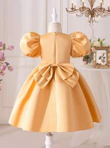 SHEIN Niña Con Ropa A Juego, Vestido De Manga Abullonada De Cuello Redondo Y Tejido De Jacquard