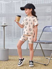 SHEIN Camiseta Casual De Cuello Redondo Y Ajuste Holgado Con Patrón De Rostro Tejido Para Niñas Jóvenes + Conjunto De Pantalones Cortos De Punto