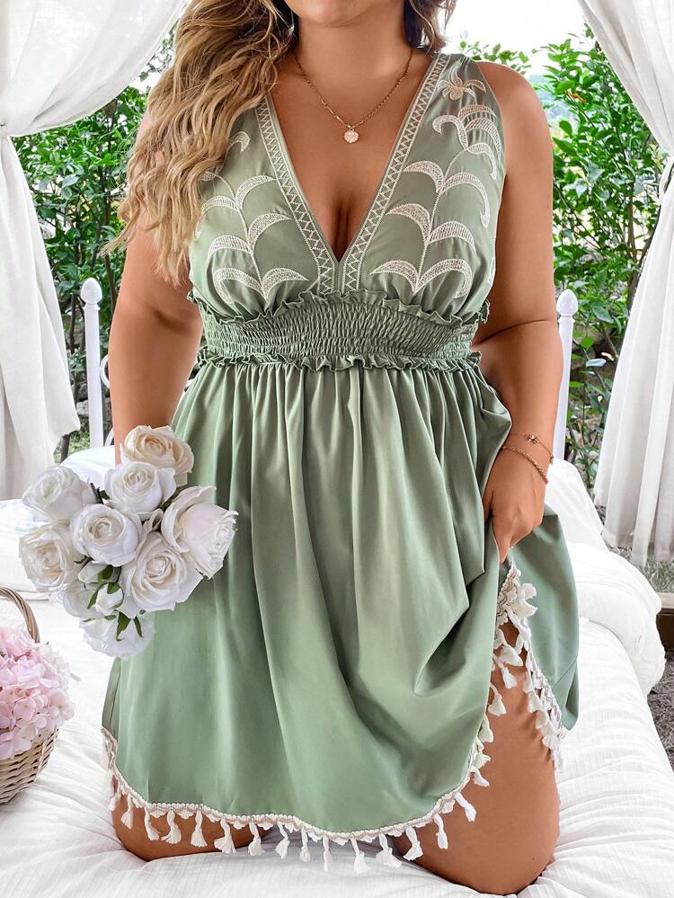 Plus Size Women's Floral Embroidery V-Neck Waist Cinch Sleeveless Dress