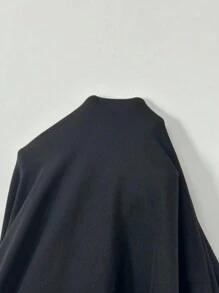 Zolique Solid Color Twist Front Cropped T-Shirt With Notched Neckline, Slim Fit - Black - View 6