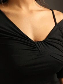 Zolique Half-Sleeve T-Shirt With Inner Collar Rolled Up - Black - View 4