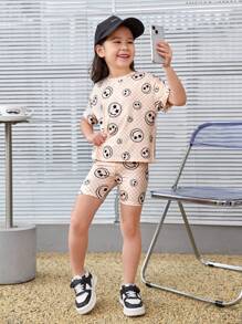 SHEIN Camiseta Casual De Cuello Redondo Y Ajuste Holgado Con Patrón De Rostro Tejido Para Niñas Jóvenes + Conjunto De Pantalones Cortos De Punto