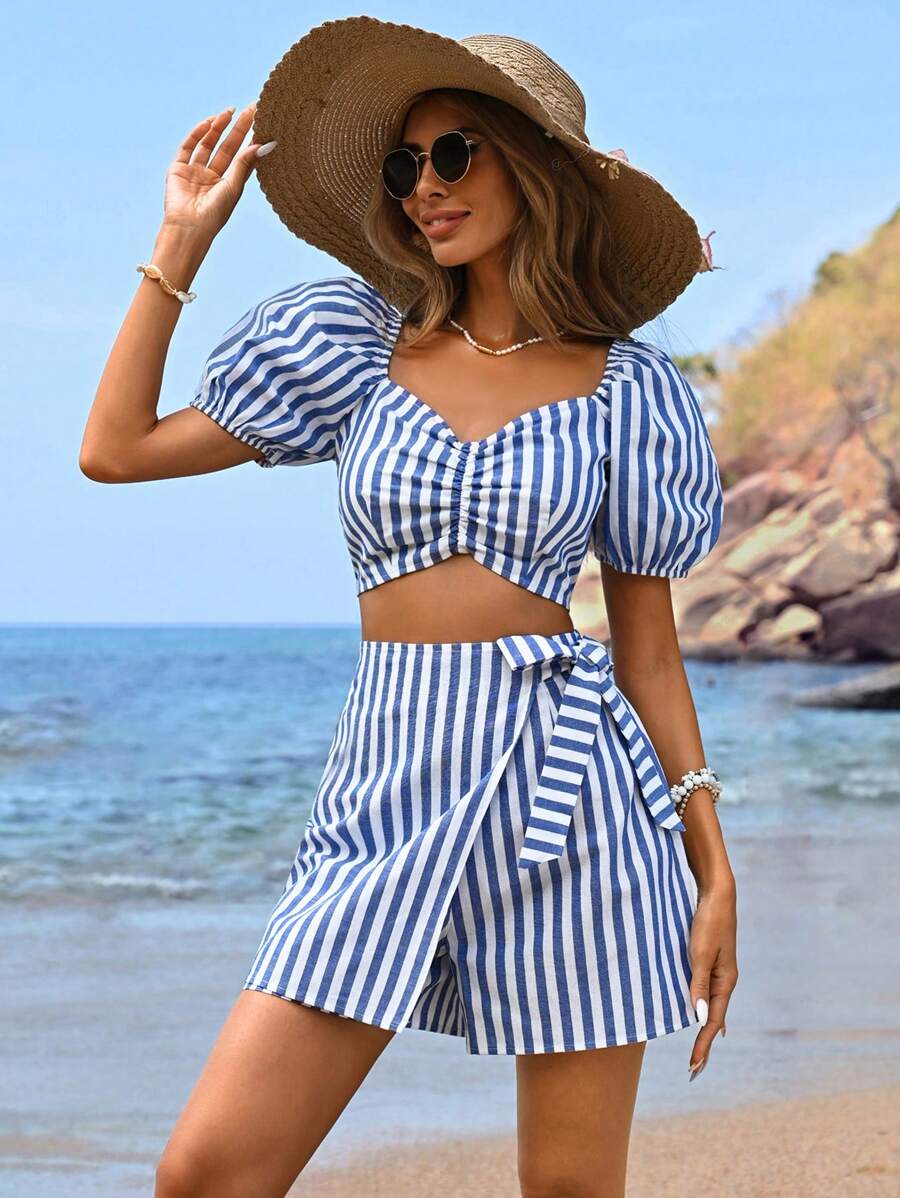 SHEIN VCAY 女性春夏假期藍白條紋短泡泡袖短上衣和平口短裙套裝 - 藍白色 - 查看 1