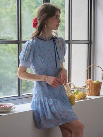 Simple Retro Women's Ditsy Floral Round Neck Bow Tie Puff Sleeve Vacation Style Mini Dress