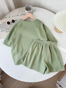 SHEIN LMoss Kids Conjunto de camiseta de cuello redondo de manga corta y pantalones cortos de unicolor tejidos para niña preadolescente para festival de música