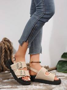 Sandales compensées à talon épais beige pour femmes à l"extérieur, bordure à franges et design de boucle de ceinture et sandales plates avec bride arrière pour l"été