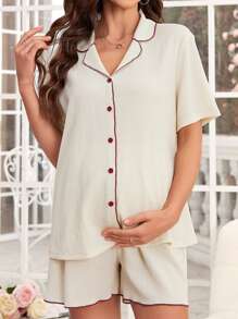 Set Homewear per la maternità con top a blocchi di colore con bottoni e bordi in pizzo e pantaloncini per la mamma