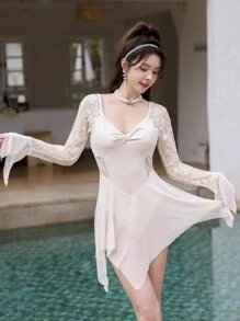 DAZY 蕾丝拼接长袖连体泳衣，心形领口，适合夏季、海滩、游泳、度假 - 米色 - 查看 1