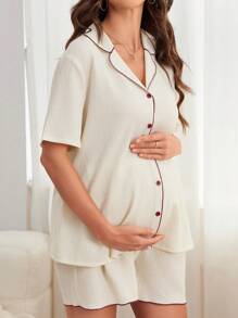 Set Homewear per la maternità con top a blocchi di colore con bottoni e bordi in pizzo e pantaloncini per la mamma