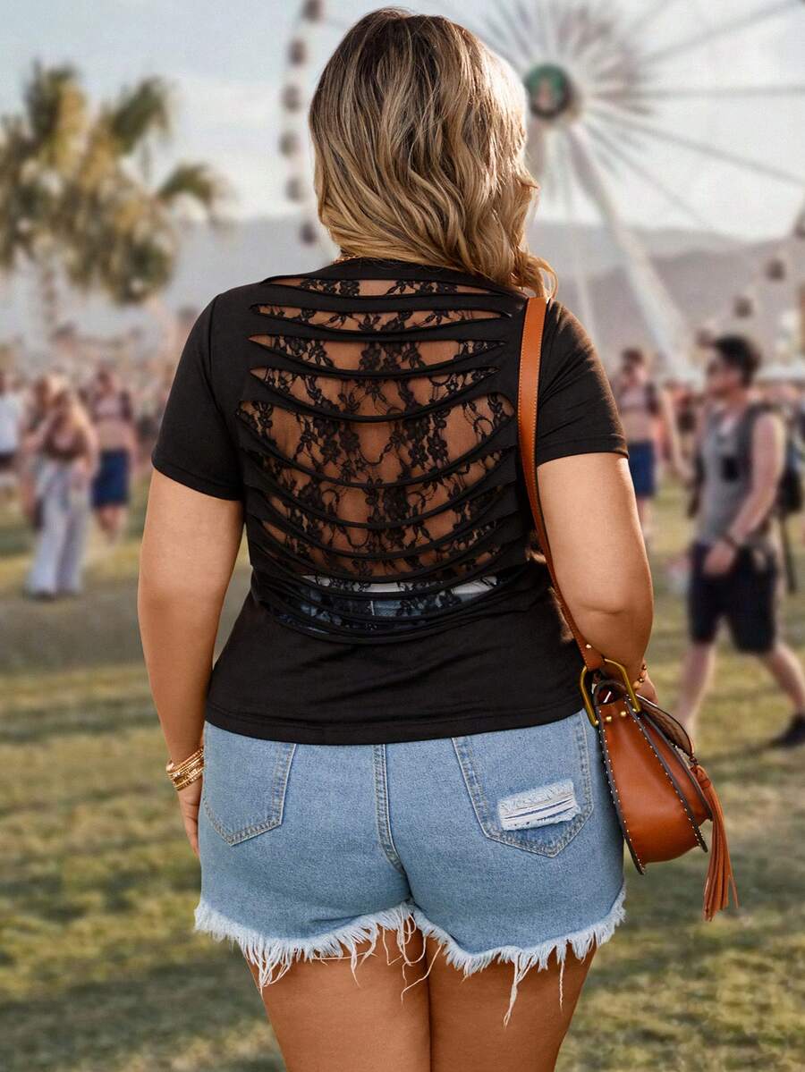SHEIN LUNE 加大碼蕾絲接縫空心短袖t恤 - 黑色 - 查看 1