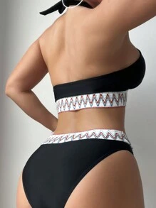 SHEIN Swim Set de bikini din două piese, cu bloc de culoare, cu model în zig-zag, decupaj în cruce, pentru plajă de vară