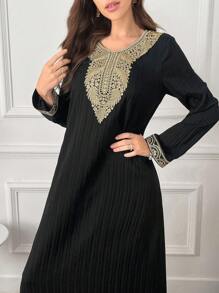 Al Najma 对比色蕾丝和褶皱阿拉伯朴素长袖连衣裙 - 黑色 - 查看 6