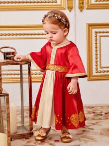 SHEIN 嬰兒女孩華麗的緞面拼色復古圖案中袖中長款連衣裙 - 紅色 - 查看 4