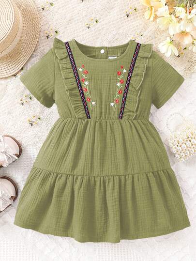 女寶寶花卉刺繡拼接編織胶帶短袖紋理連衣裙,適用於夏季