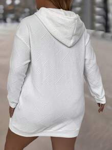 SHEIN LUNE 大尺碼連帽連身裙,附袋鼠口袋和紐帶門襟 - 白色 - 查看 2