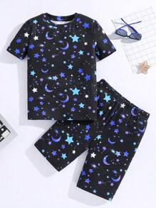 SHEIN Tween男孩夜光圖案短袖t卹和短褲緊身家居服套裝