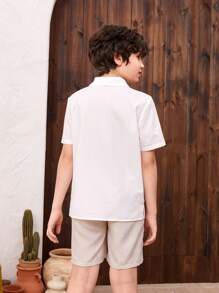 SHEIN Conjunto De Camisa De Manga Curta Solta E Shorts Casuais Para Meninos Tween Com Impressão Simulada De Folha De Ouro
