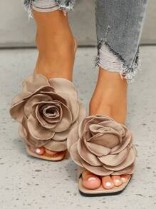 女士夏季花朵一脚蹬拖鞋，新款沙滩拖鞋