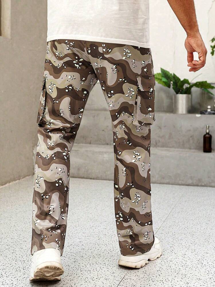 Loose Fit Men's Allover Printed Cargo Pants With Flap Pockets