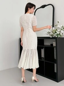 DAZY Đầm suông đuôi cá cổ chữ V phong cách nhẹ nhàng - Màu be - Xem 2