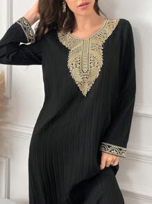 Al Najma 对比色蕾丝和褶皱阿拉伯朴素长袖连衣裙 - 黑色 - 查看 5