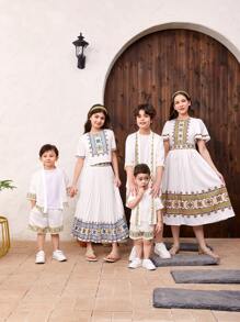 SHEIN Conjunto De Camisa Y Pantalón Corto Para Niños Adolescentes Con Corte Holgado, Informal, Estampado De Cuello De Campamento, Tejido