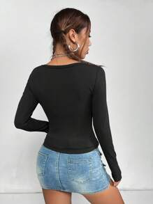 Camiseta con estampado gótico oscuro de cruz y floral estilo Y2K - Negro - Ver 2