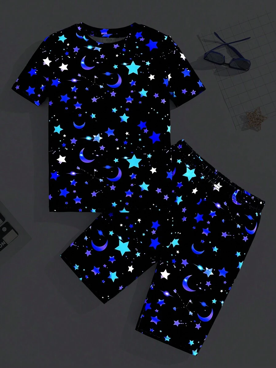 SHEIN Tween男孩夜光圖案短袖t卹和短褲緊身家居服套裝