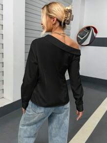 SHEIN Essnce Camisa De Mujer Con Botones Sólidos De Color Con Cuello Asimétrico