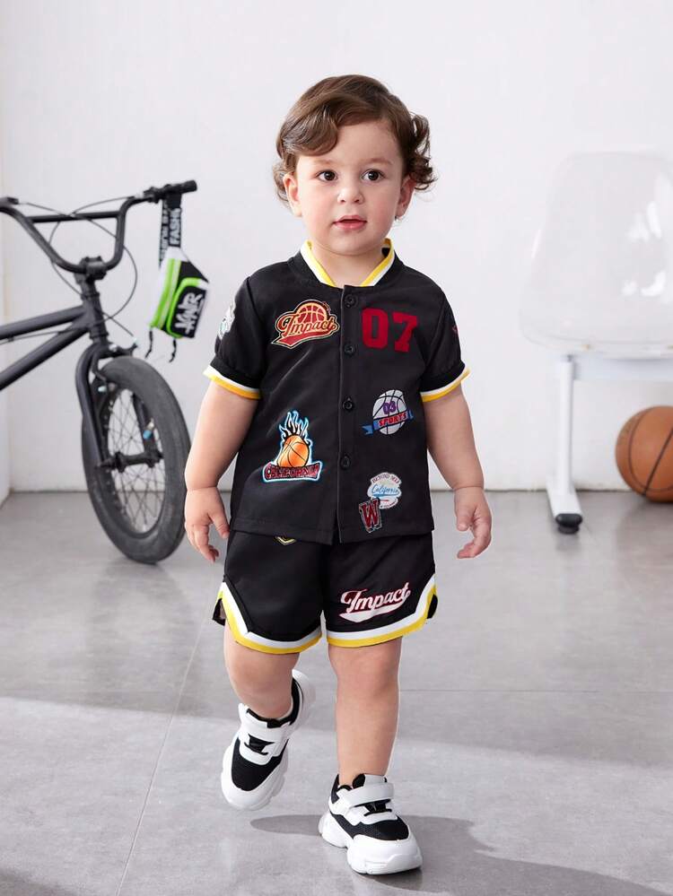 Baby Boy Basketball Short Sleeve T-Shirt With Letter Print And Badge Detail, Matched With Shorts Street Fashion Outfit
