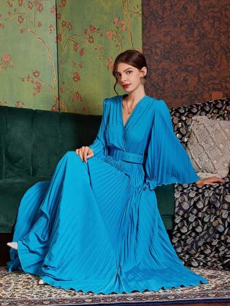 Himmelblaues Sommerkleid für Damen mit langen Ärmeln, V-Ausschnitt, Raffung, großem Saum und Taillengürtel, Urlaubsoutfit für Frauen