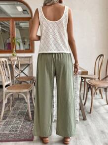 SHEIN Frenchy 纯色无袖圆领休闲背心和棉质阔腿裤，钩针假日背心搭配棉质前系带裤，两件套西装，春季服装，钩针罩衫，夏季棉质裤子，装饰前系带，杏色上衣搭配绿色裤子，背心套装，适合假日外出和日常休闲穿着 - 杏色 - 查看 4