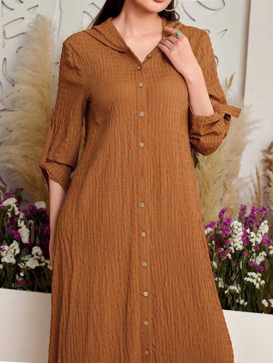 Mulvari 纯色纹理纽扣连帽朴素长袖连衣裙