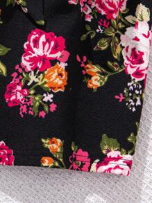 SHEIN 大小輪女孩針織實色露腹上衣,v領線條與花卉印花休閒連體褲 - 黑色 - 查看 6
