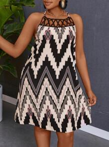 SHEIN Holidaya 加大碼幾何圖案印花領項連身裙 - 黑色 - 查看 1