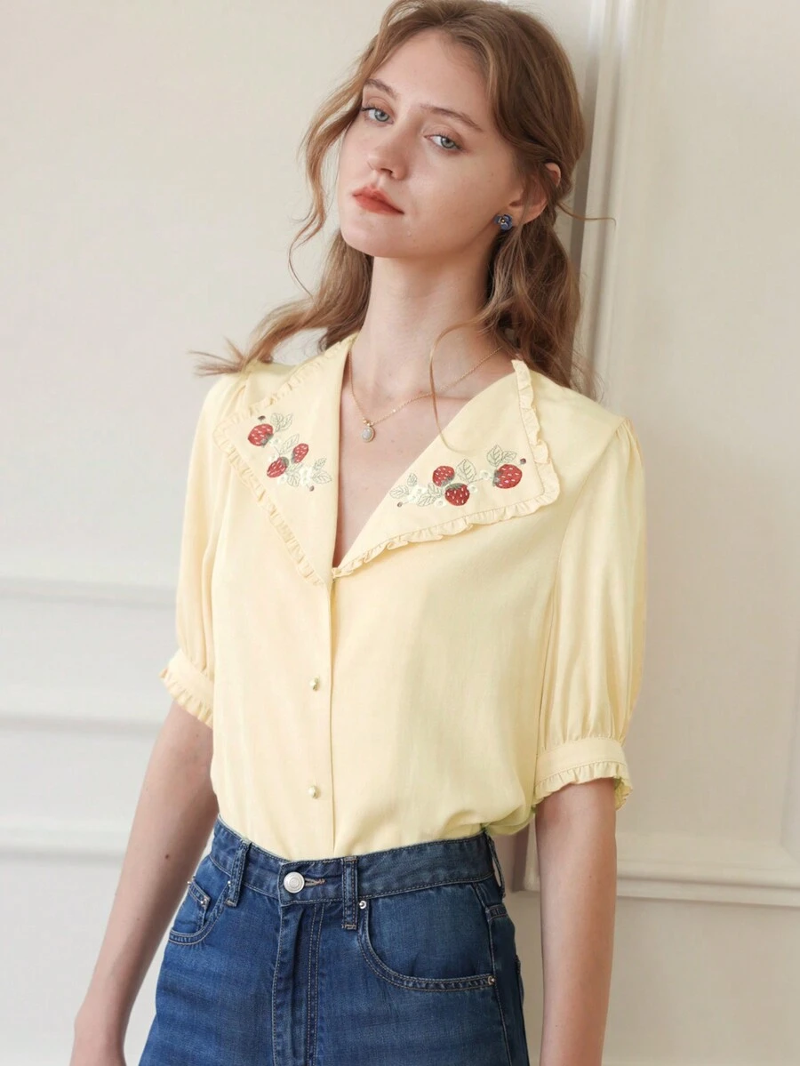 Simple Retro 女款草莓刺繡翻領休閒襯衫,配有荷葉邊 - 黃色 - 查看 1