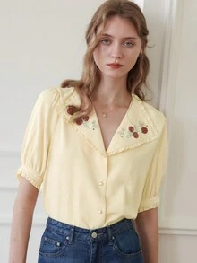 Simple Retro 女款草莓刺繡翻領休閒襯衫,配有荷葉邊 - 黃色 - 查看 4